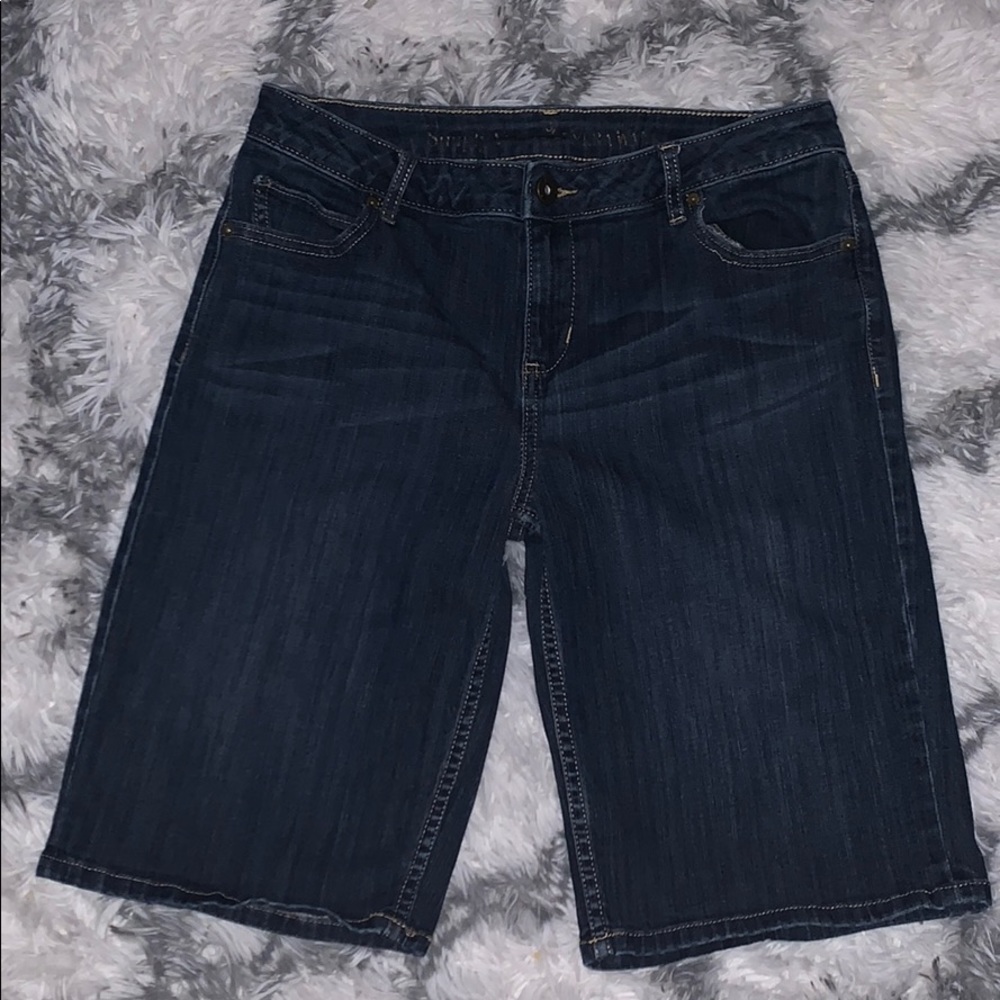 Simply Vera✨Vera Wang Jean denim stretchy Bermuda